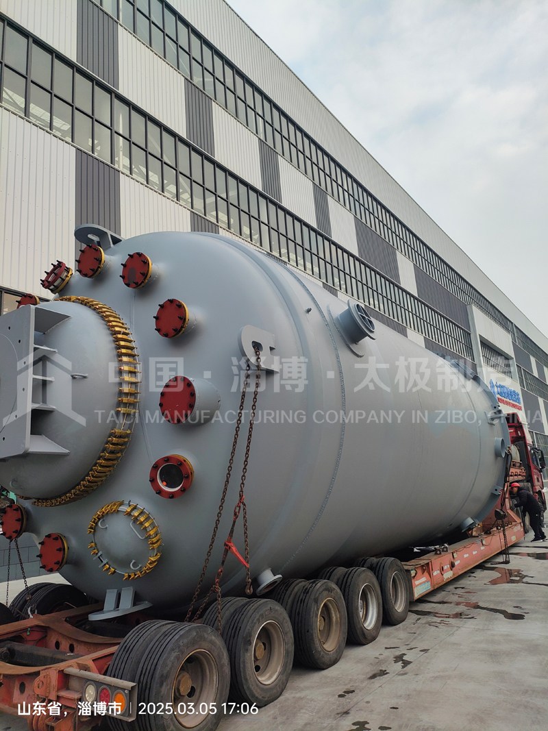 太極 8 萬升大型搪玻璃反應(yīng)釜完成發(fā)貨 彰顯制造實力