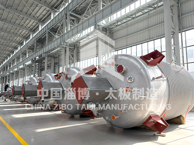 太極特材裝備廠 18 臺(tái)定制不銹鋼反應(yīng)釜順利發(fā)貨